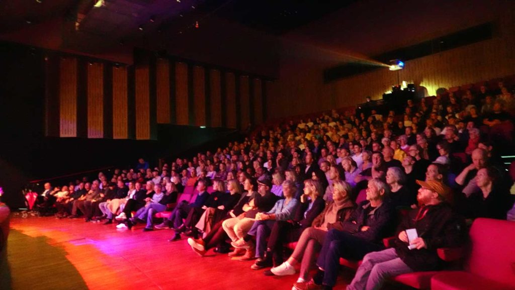 Hovedscenen på Teatet fullsatt