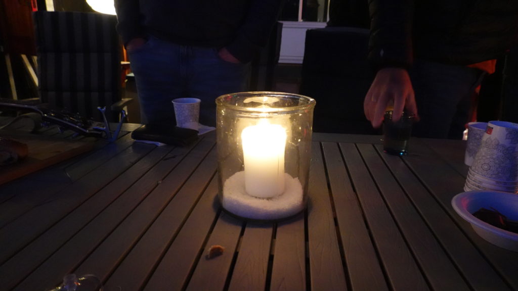 lys på bordene