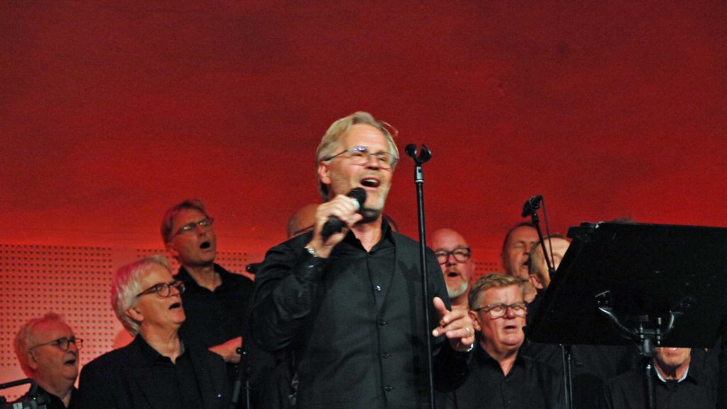 "You'll never walk alone" - solist Geir  Arne Gundersen