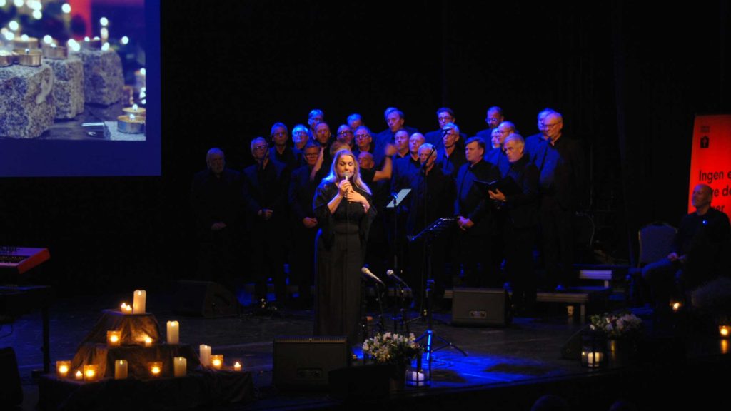 Helene Bøksle og mannskoret Gaasehud